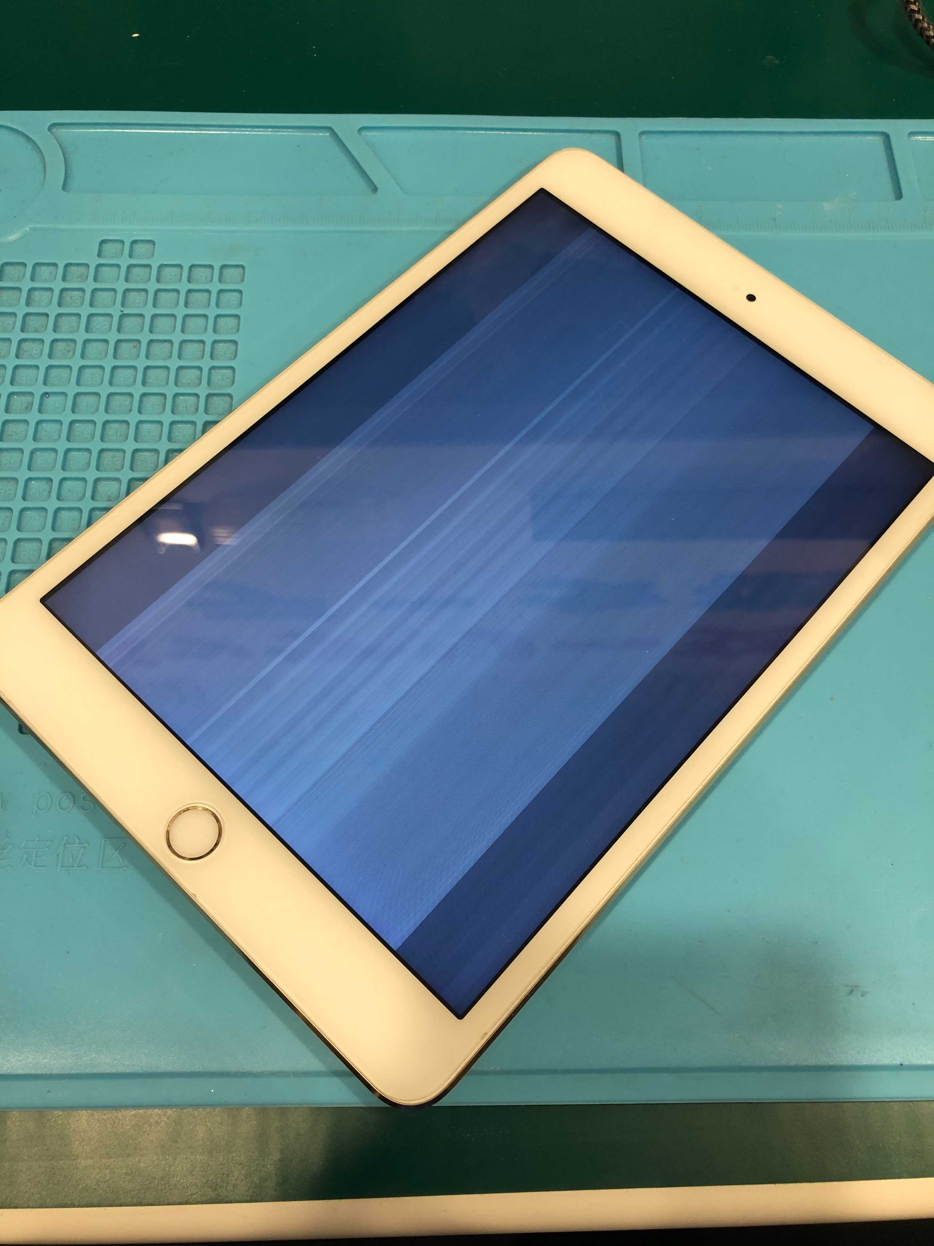 春日井市】iPad mini3の画面が白くなる症状…液晶交換で改善しました